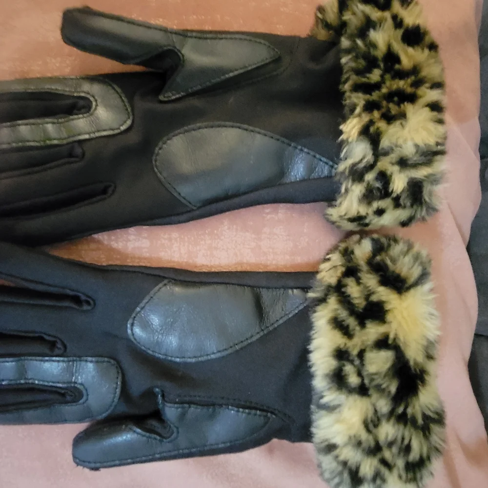 Isotoner Signature Fur Cuff Spandex